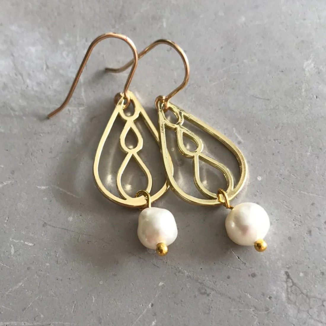 Twigg Casted Rise Pearl Earrings – Presentables